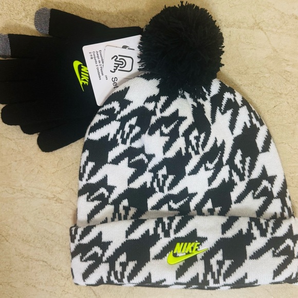 Nike Kids' Print Peak Beanie Hat and Glove Set - Picture 6 of 8